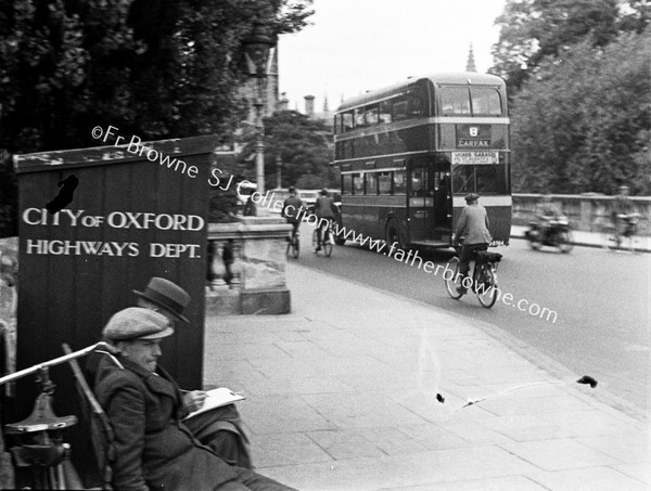 MAGDALEN BRIDGE  WITH DOUBLE DECKER BUS